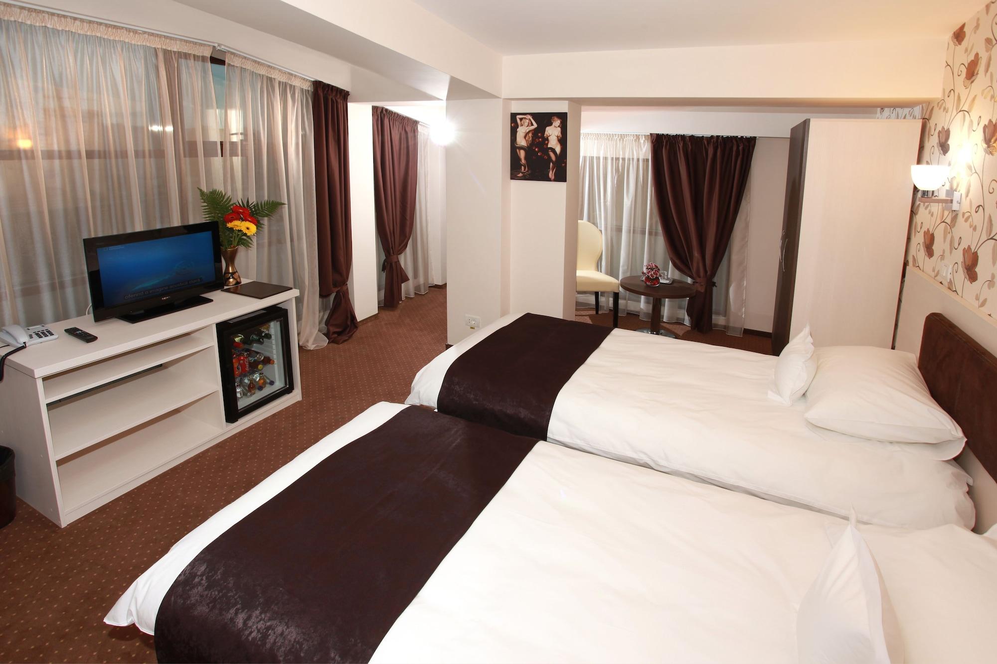 West Plaza Hotel Bukares Bagian luar foto