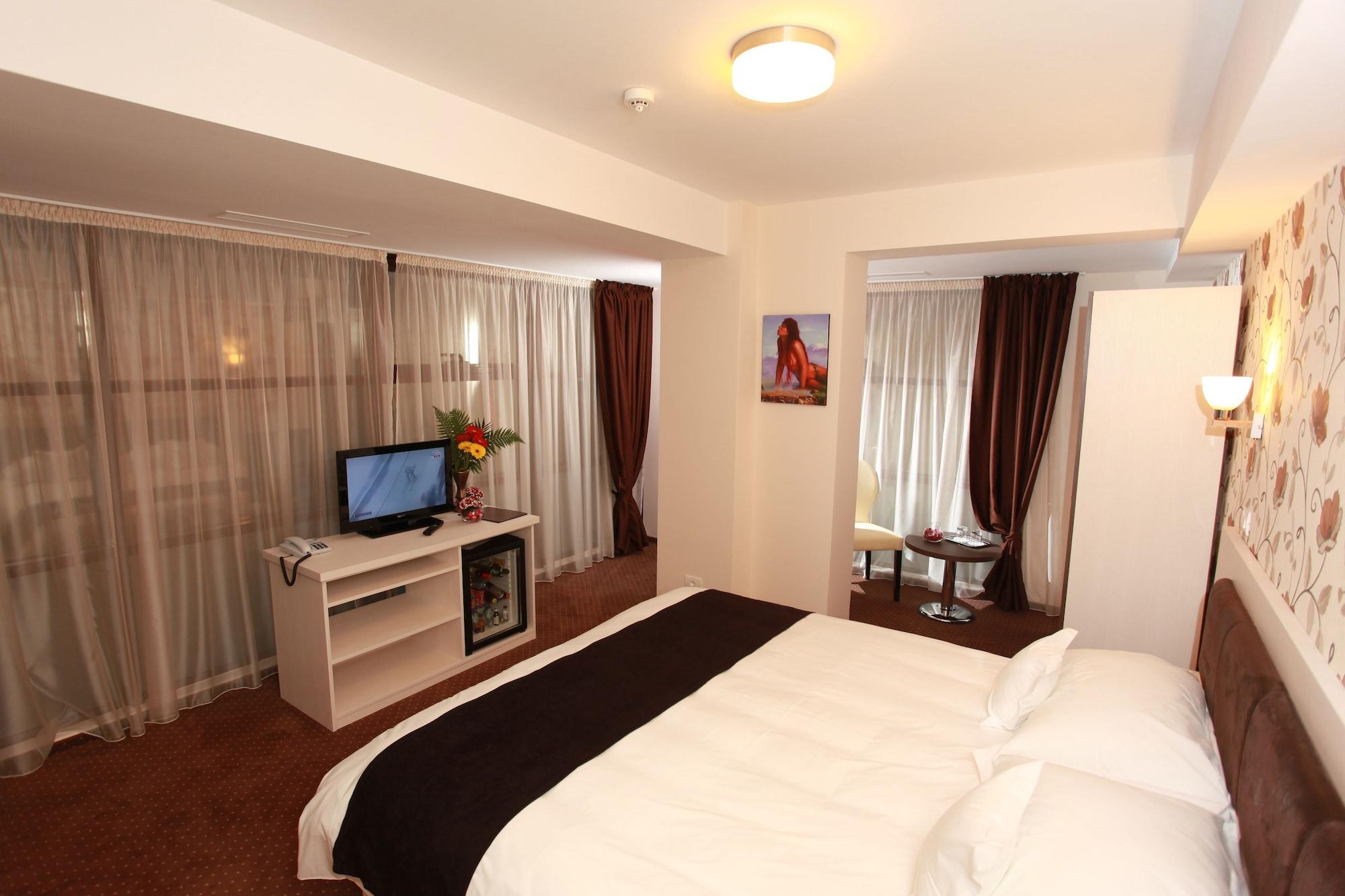 West Plaza Hotel Bukares Bagian luar foto