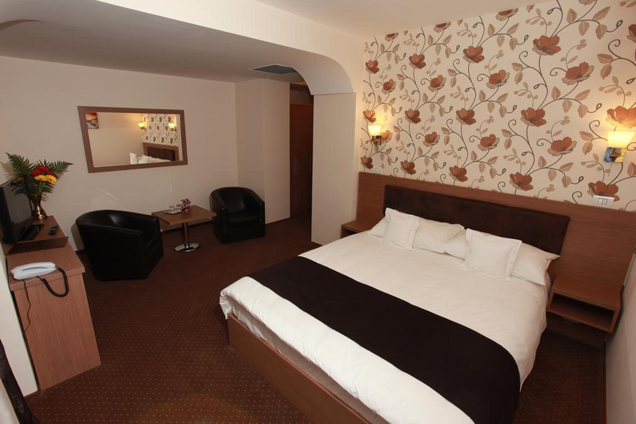 West Plaza Hotel Bukares Bagian luar foto