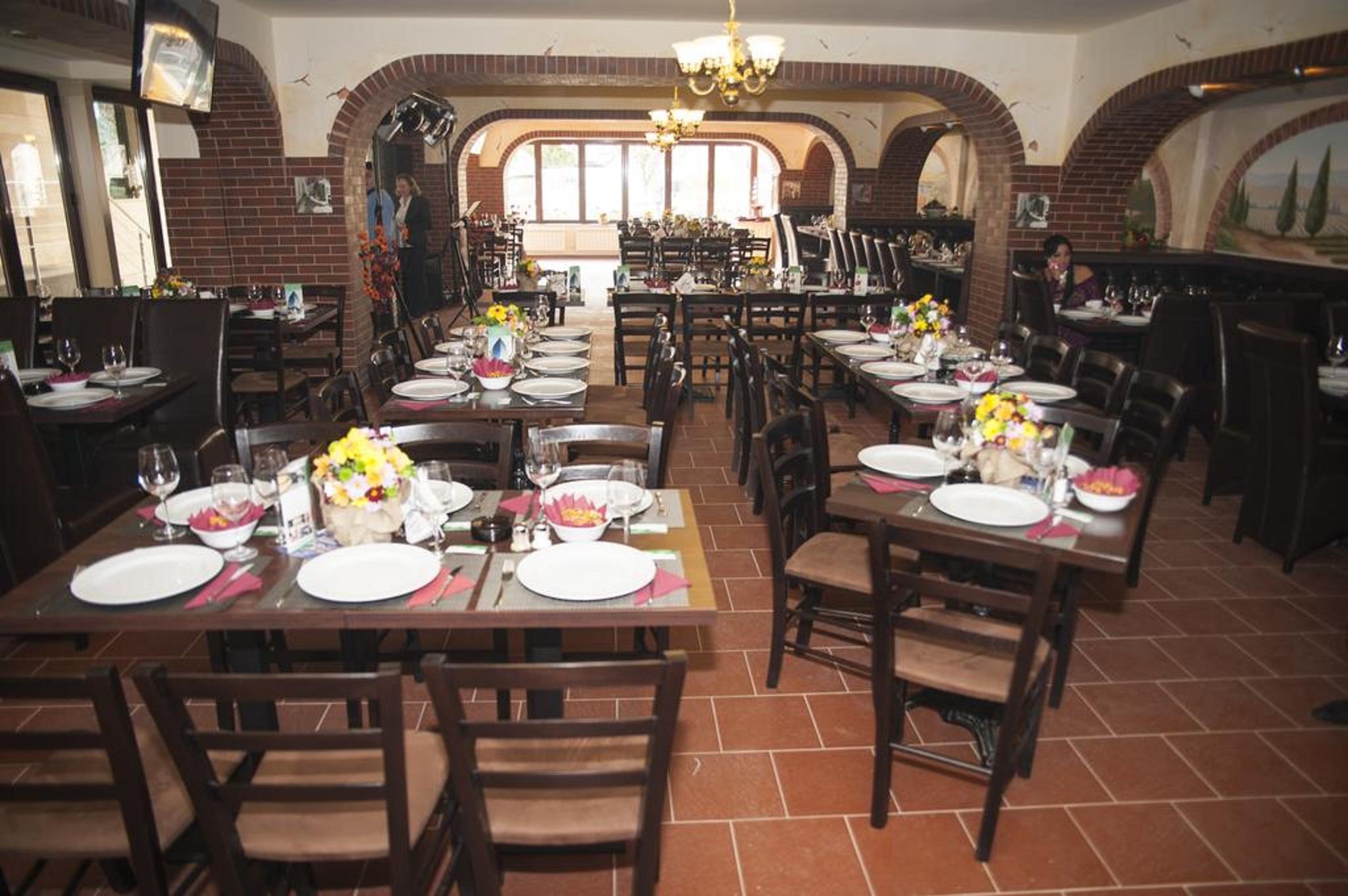 West Plaza Hotel Bukares Bagian luar foto