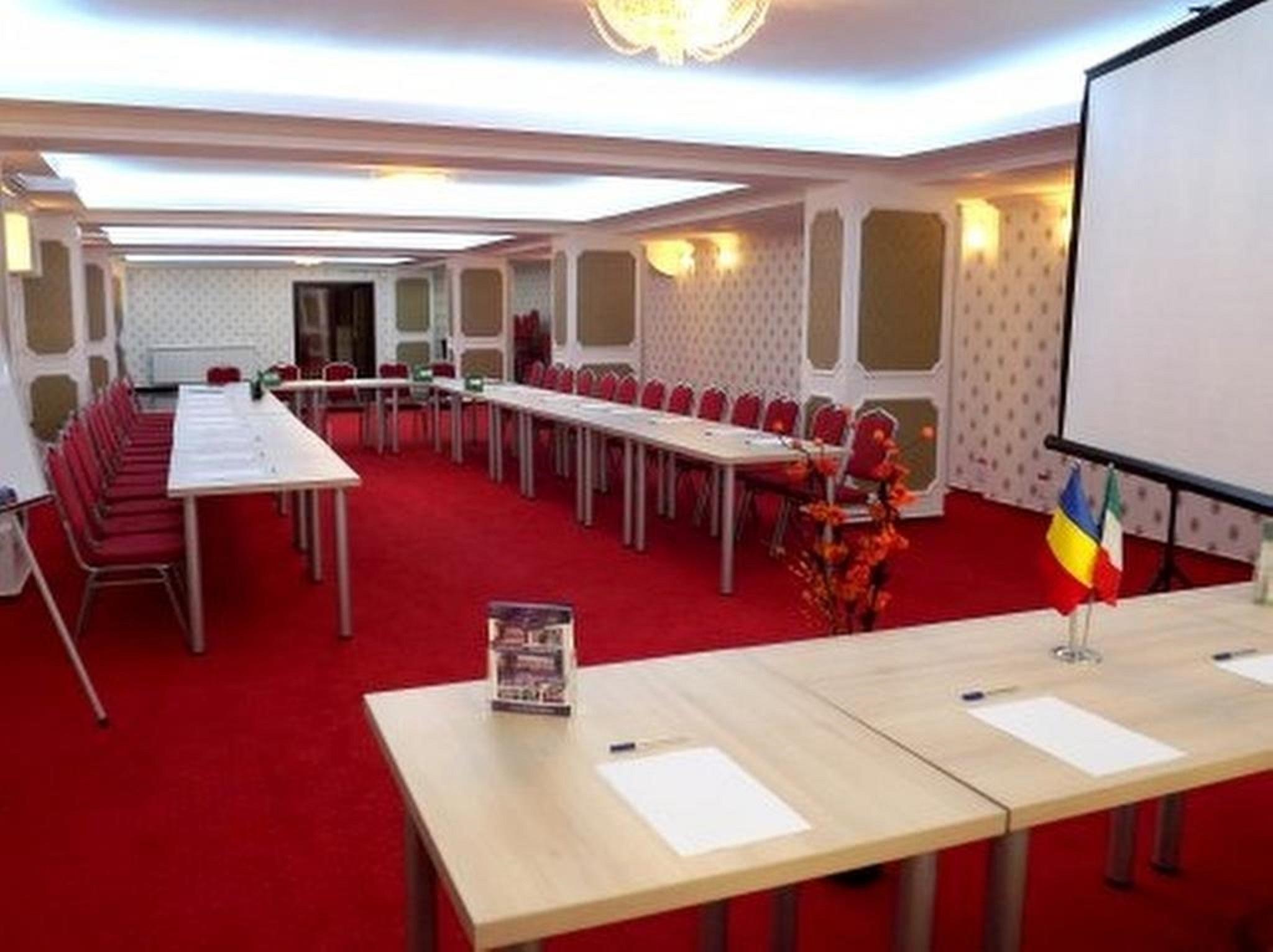 West Plaza Hotel Bukares Bagian luar foto