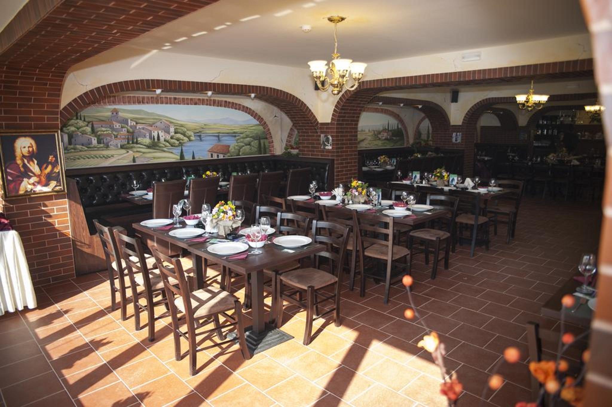 West Plaza Hotel Bukares Bagian luar foto