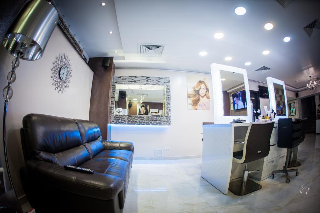 West Plaza Hotel Bukares Bagian luar foto