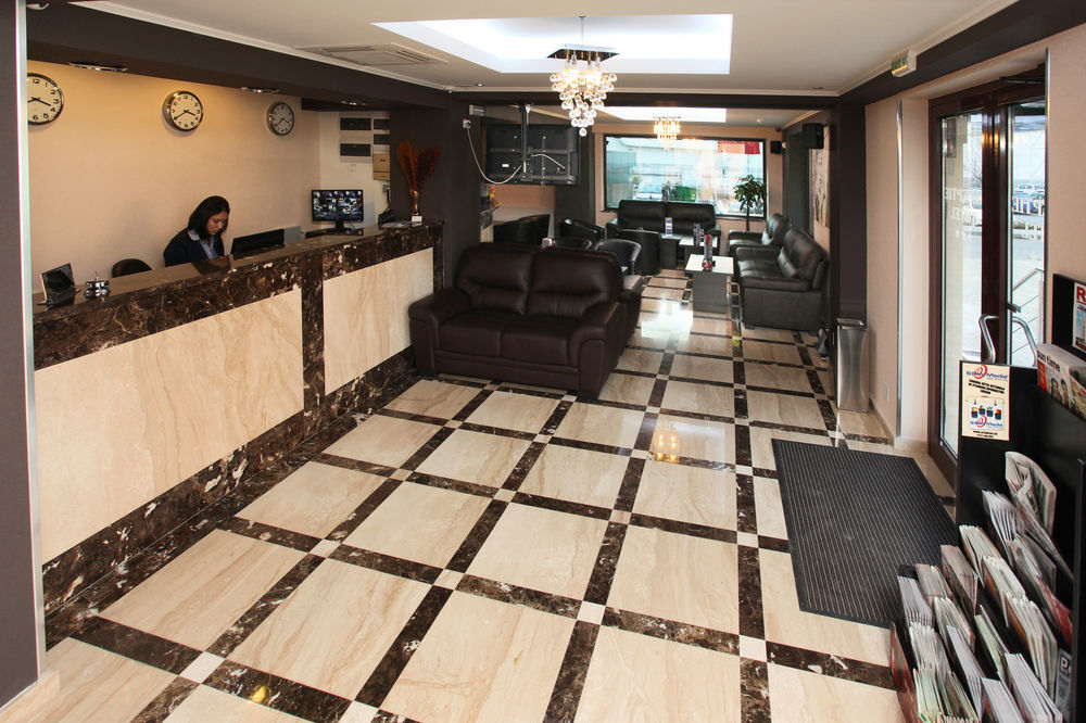 West Plaza Hotel Bukares Bagian luar foto