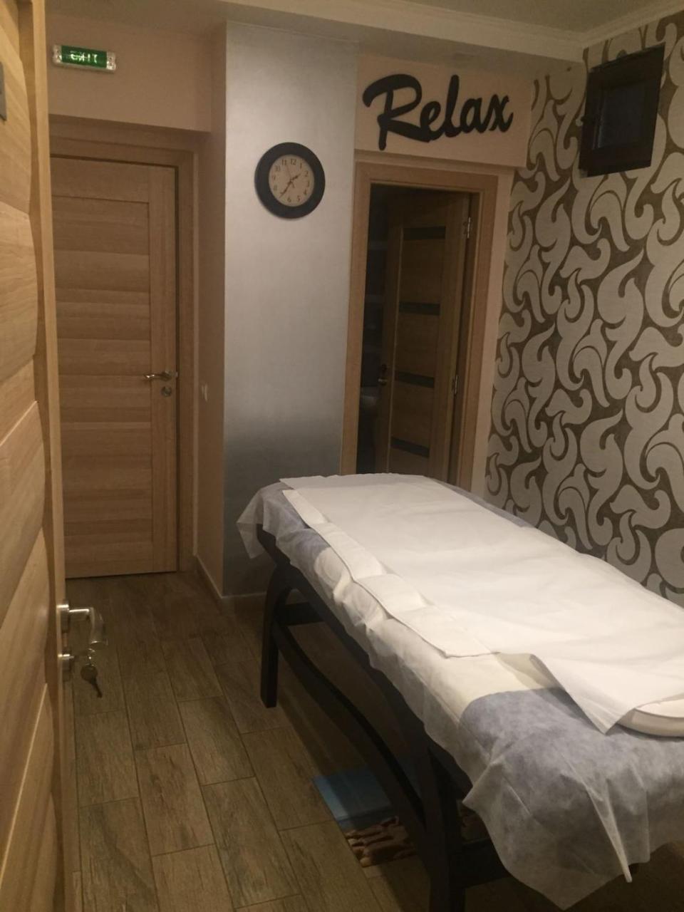 West Plaza Hotel Bukares Bagian luar foto