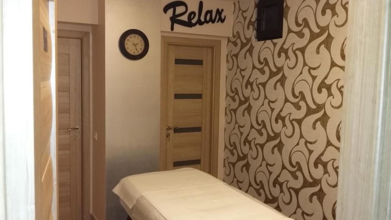 West Plaza Hotel Bukares Bagian luar foto